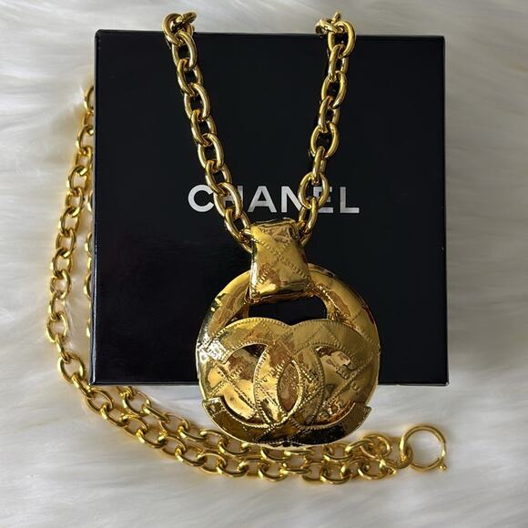 CHANEL Jewelry - Authentic Chanel Vintage Coco Mark 94P Gold Pendant Necklace W/Box
